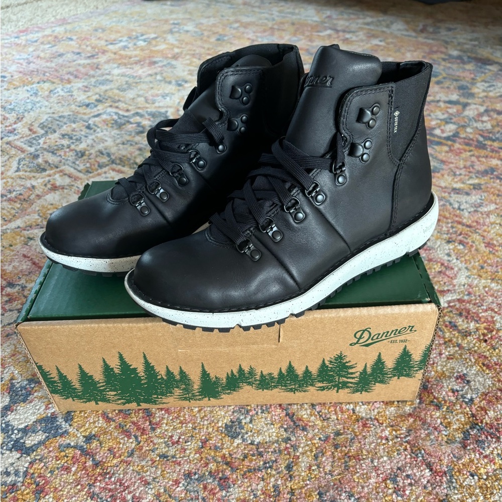 Danner Men’s hiking boots black 8.5